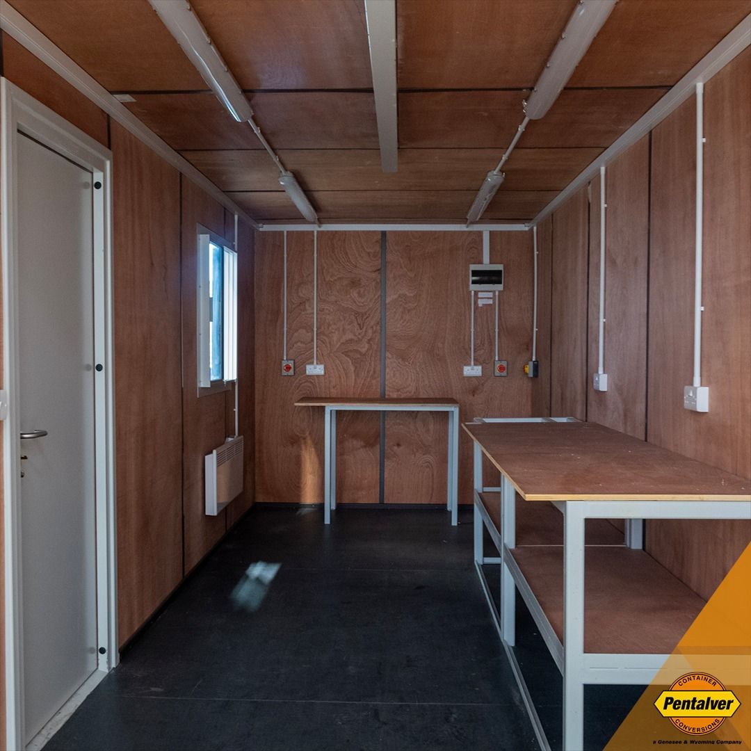 MODIFIED 20FT SHIPPING CONTAINERS.